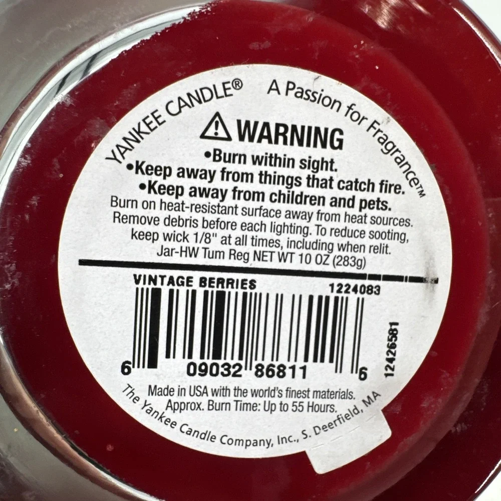 New Yankee Candle Have a Merry‎ Christmas 10oz Limited Edition Vintage Berries